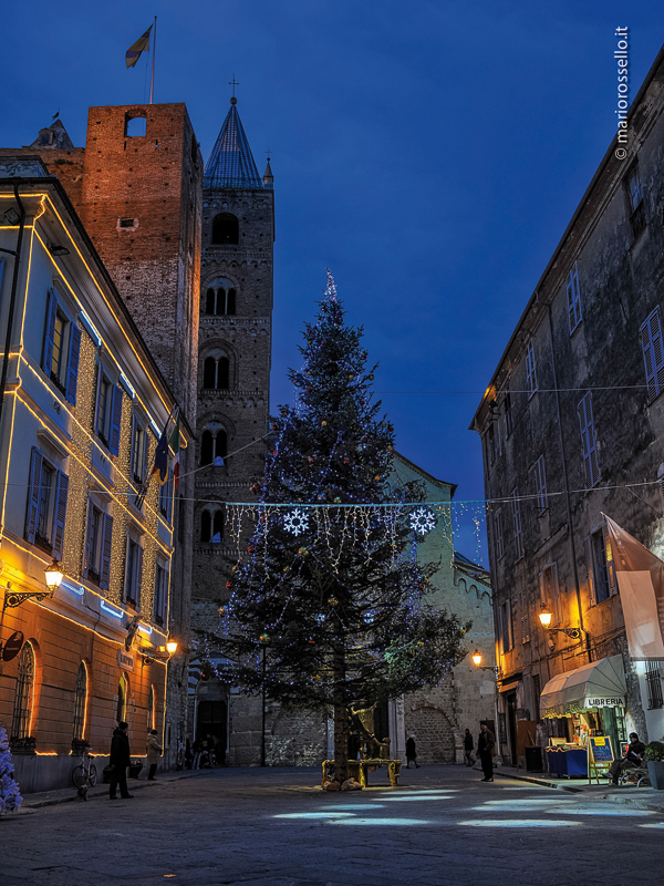 La rivista dei cittadini ingauni Albenga Speciale Natale 2012